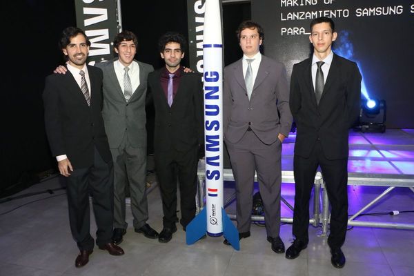 Celebran llegada del Galaxy S10