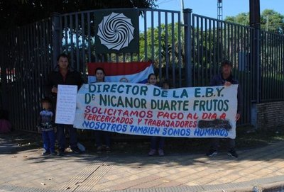 Reclaman reincorporación a sus lugares de trabajo en EBY - Nacionales - ABC Color