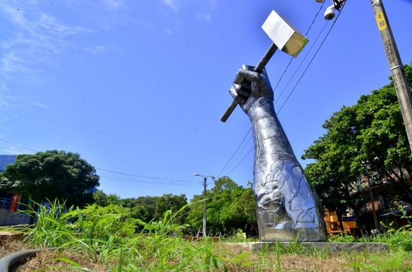 Polémico monumento fue construido de forma ilegal - Edicion Impresa - ABC Color