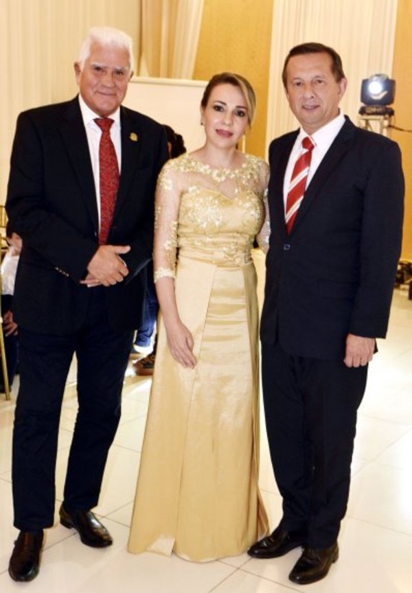Cena de la tercera promoción de Medicina Estética - Edicion Impresa - ABC Color