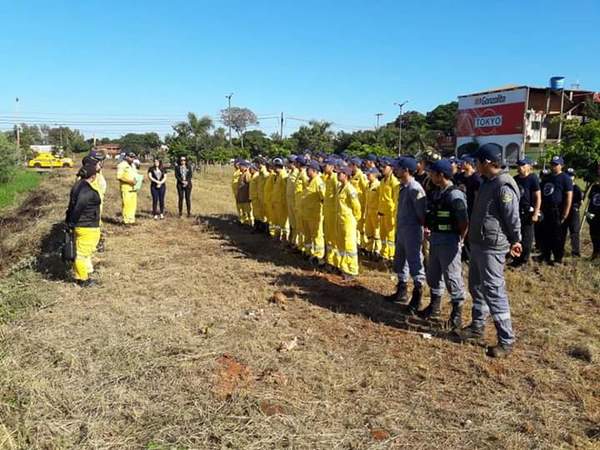 Donan terrenos a bomberos voluntarios