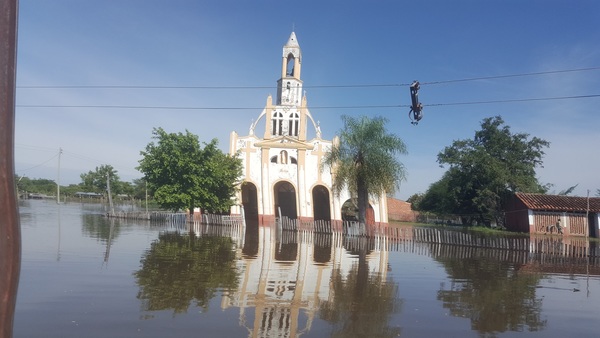 Unas 700 familias están afectadas en Concepción por crecida del río