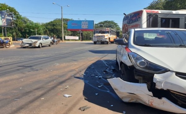 Periodista y estudiante de medicina chocan de frente