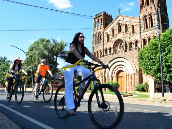 Villarrica: Mujeres pedalearon con tacos para reivindicar sus derechos | Paraguay en Noticias 