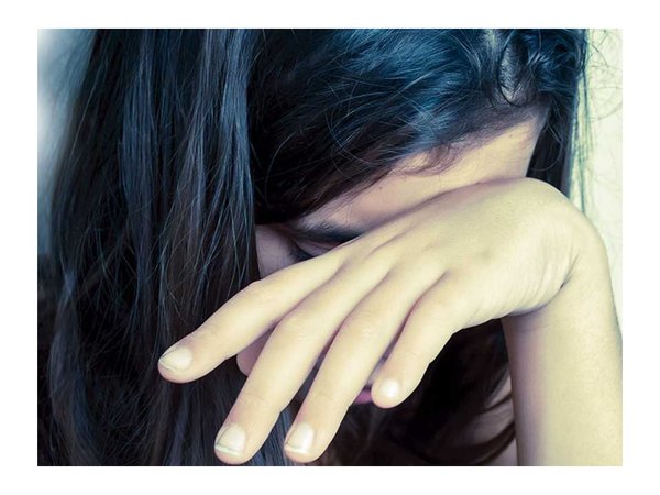 Adolescente parió gemelos sin recibir ayuda médica, por su religión