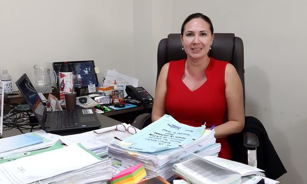 Abuso de chicanas permite suspensión de audiencia para destituida intendenta y su marido