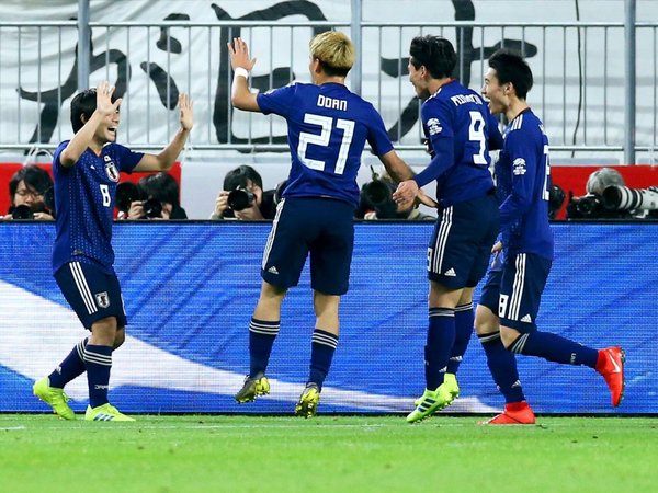 Una gris Bolivia se rinde al dominio de Japón