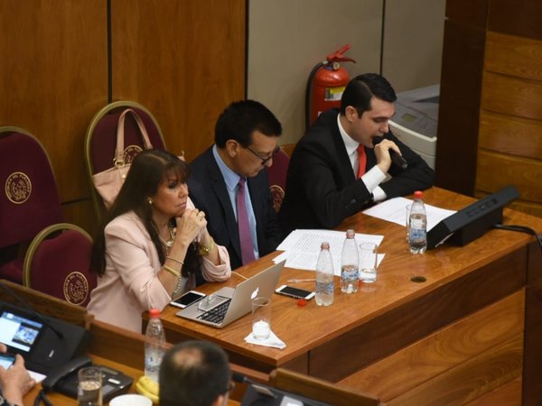 Juicio político: Presentan acusación y piden la destitución de Enrique García