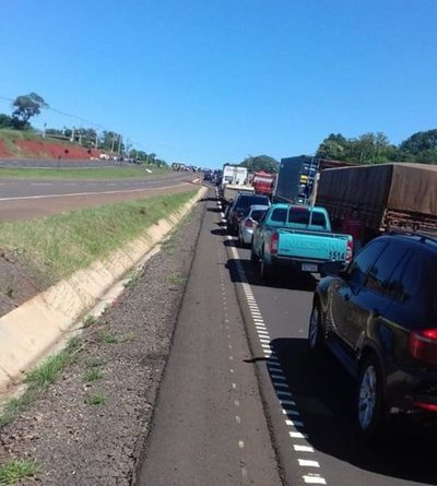 Bloquean ruta para protestar contra la ANDE