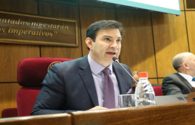 "En el Senado no hay números para destituir al contralor"