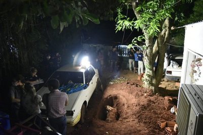 Trasladan cuerpo de asesinada a la morgue - Nacionales - ABC Color
