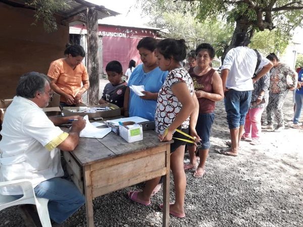 Médicos asisten a damnificados en Remansito - ADN Paraguayo