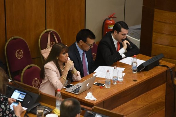 Juicio político: Presentan acusación y piden la destitución de Enrique García