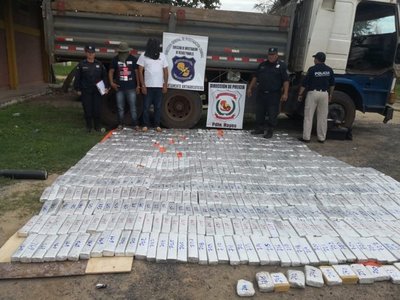 Aprehenden a dos hombres con 572 kilos de marihuana