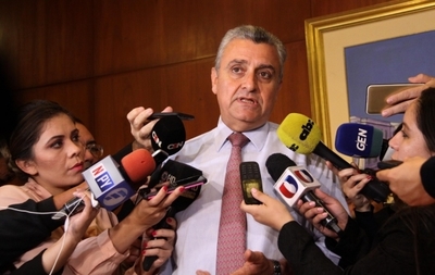 Ministro del Interior advierte a policías que reciben propinas - .::RADIO NACIONAL::.