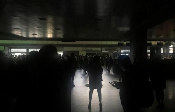 Venezuela lleva 24 horas sin luz, suspenden clases y jornada laboral – Prensa 5