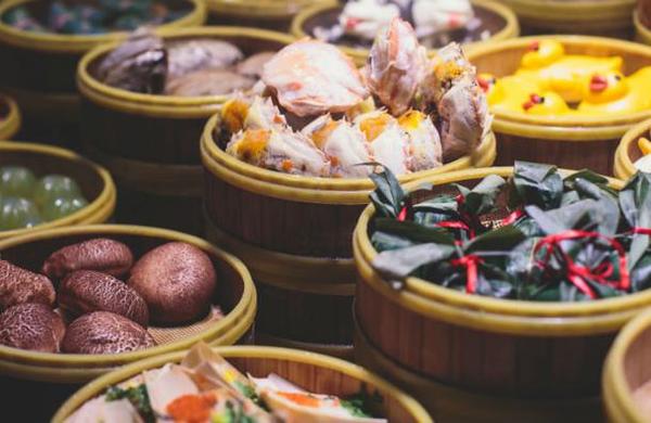 30 pollos y 100 kilos de arroz solo para la cena: así vive la familia más grande del mundo - C9N