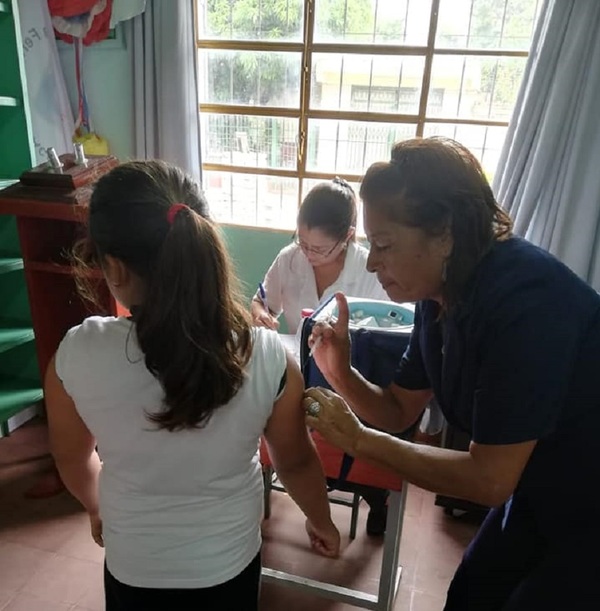 Arranca vacunación en escuelas de Mariano Roque Alonso - ADN Paraguayo