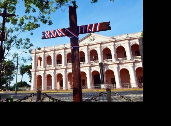 Asaltan y apuñalan a un policía en Plaza de Armas - Nacionales - ABC Color