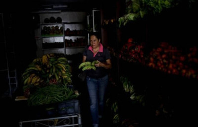 Venezuela: continúa el apagón y se prolonga la suspensión de actividades  - Radio 1000 AM
