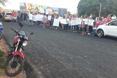 Intendenta de Quyquyhó convoca a hurreros que están a favor del asfalto