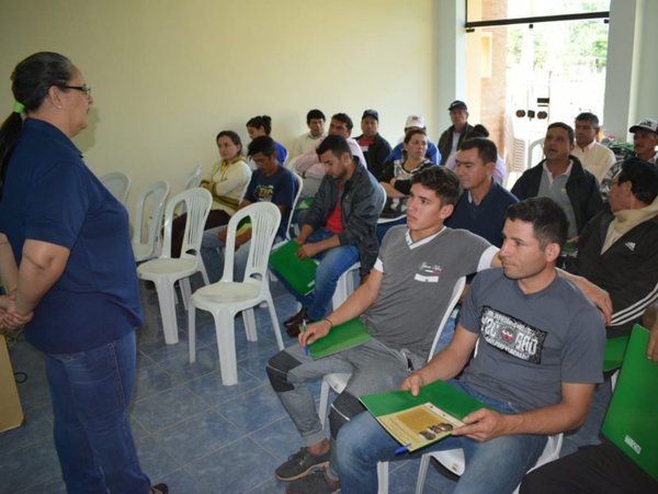 Capacitan a productores de árboles en Ñumi | Paraguay en Noticias