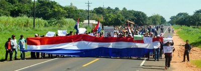 Estudiantes de 11 instituciones de Lima cierran Ruta 3 para reclamar - Edicion Impresa - ABC Color