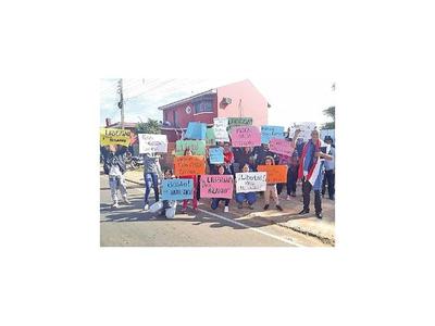 Manifestantes piden remover a fiscal por mal desempeño