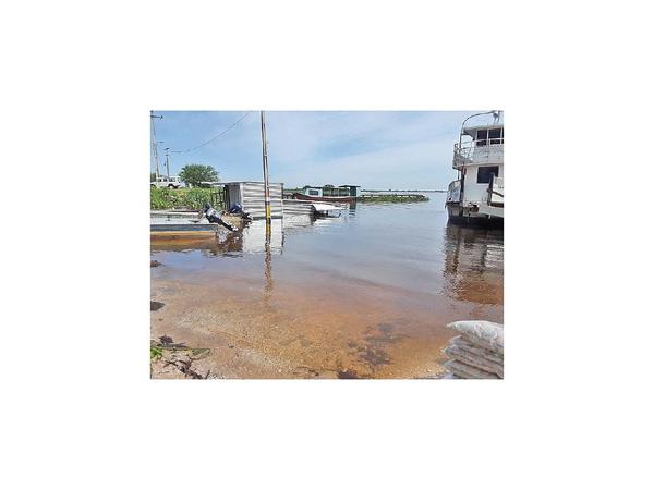 Preocupante crecida del río en el Chaco