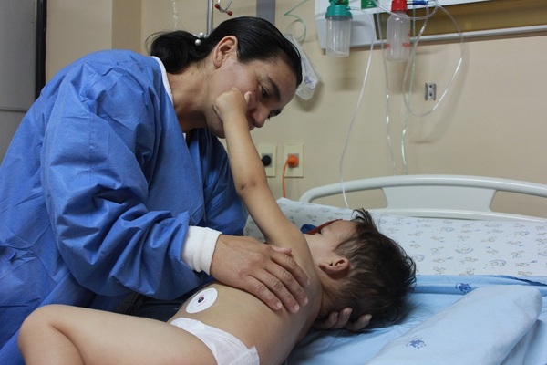 Intervinieron a 25 pacientes del Pediátrico Acosta Ñu mediante apoyo de médicos extranjeros | .::Agencia IP::.