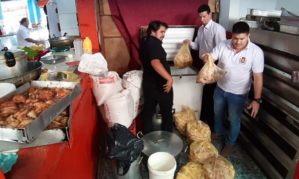 Clausuran “Calentito” por venta de comida podrida