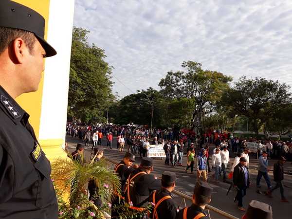 Gremios de ceramistas marchan por Asunción - .::RADIO NACIONAL::.