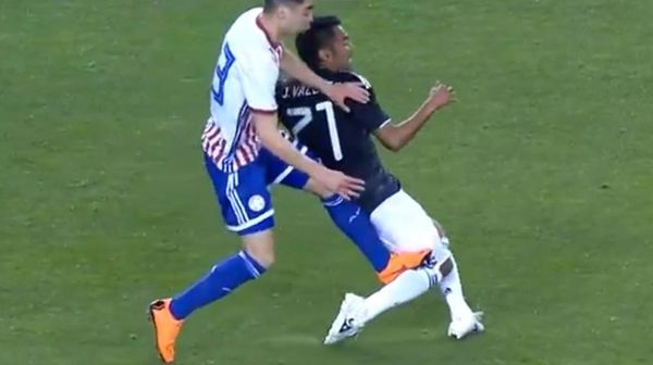La criminal patada de Miguel Almirón