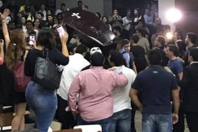 Crónica de un moquete anunciado en la Facultad de Derecho UNA