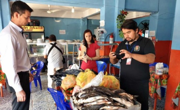 "Calentito" clausurado tras denuncia por comidas en mal estado