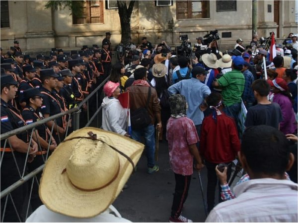 Ley del marchódromo: Repudian prohibición y presionan para marchar | Paraguay en Noticias