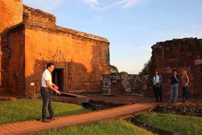 DEFINEN ACCIONES PARA LA TERCERA ETAPA DEL PLAN DE “TURISMO ACCESIBLE” A LAS MISIONES JESUÍTICAS