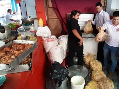 Clausuran local de dueño que golpeó con palo a una mujer