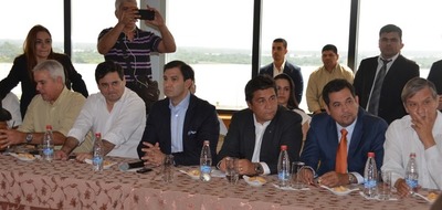 Representantes de Poderes del Estado escuchan reclamos de líderes campesinos - .::RADIO NACIONAL::.