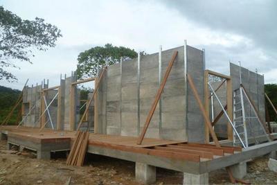 Arquitecto ve mayores beneficios en materiales prefabricados