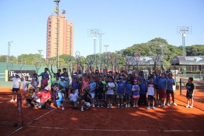 El Yacht premió a los mejores del tenis junior