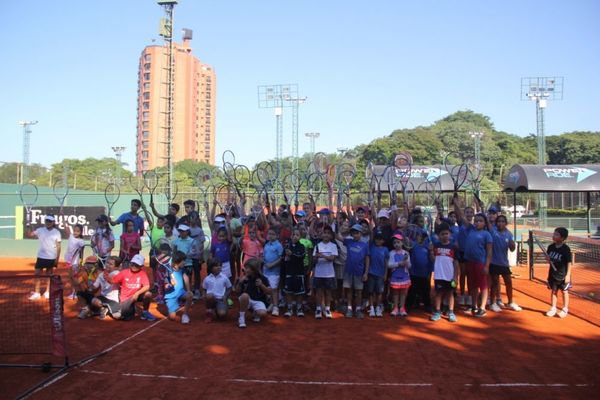 El Yacht premió a los mejores del tenis junior