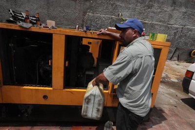 Desesperación y rabia a medida que se prolonga el apagón en Venezuela - Internacionales - ABC Color
