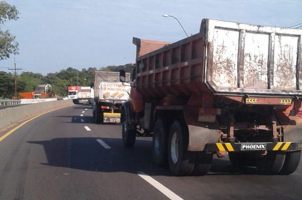 Ladrillazo: Patrulla Caminera controla a conductores de camiones - 730am - ABC Color