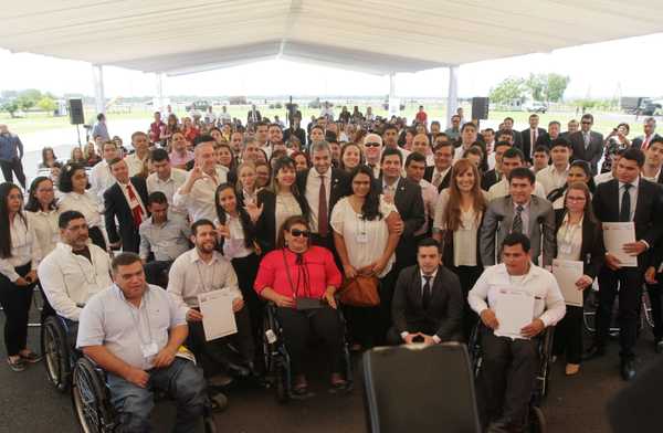ANDE concreta histórica incorporación de 70 personas con discapacidad a su plantel de funcionarios | .::Agencia IP::.