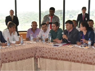 Manifestantes piden reunión con presidentes de los tres poderes del Estado  | Paraguay en Noticias 