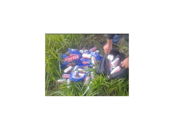 Camión cervecero volcó y "los perros" aprovecharon