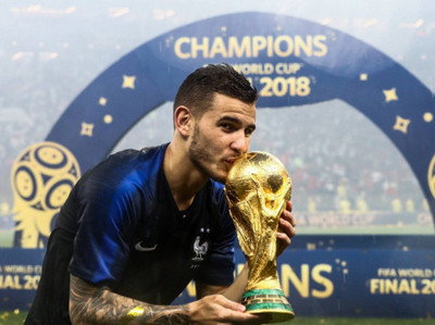 Lucas Hernández se convierte en el defensor más caro de la historia