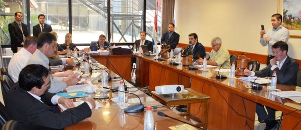 Zacarías Irún y su defensa solicitan posponer desafuero