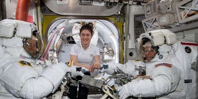 Se cancela el primer paseo espacial solo de mujeres por falta de traje adecuado - Ciencia - ABC Color